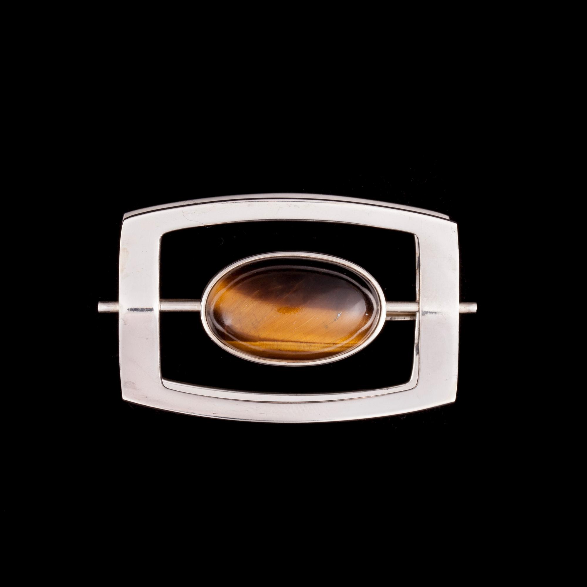 ARMSMYCKE, RING och BROSCH, silver, tigeröga. Åbo, 1960-70. Vikt totalt ca 39,7 g.