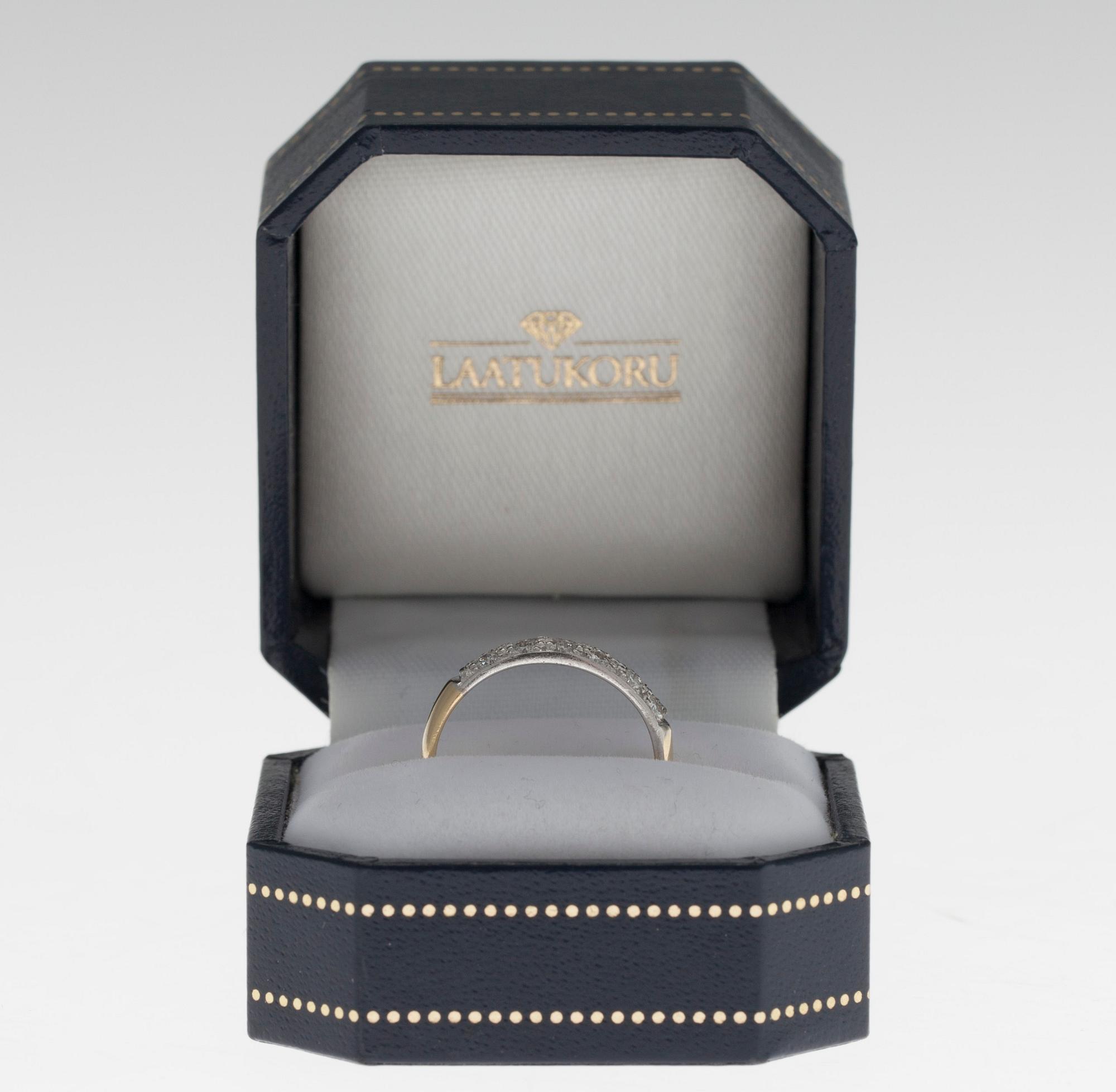 RING, 14K gold, 12 st. diamanter tot. 0,36 ct. Finska stämplar Silván 2006. Vikt 2,7 g. Intyg.