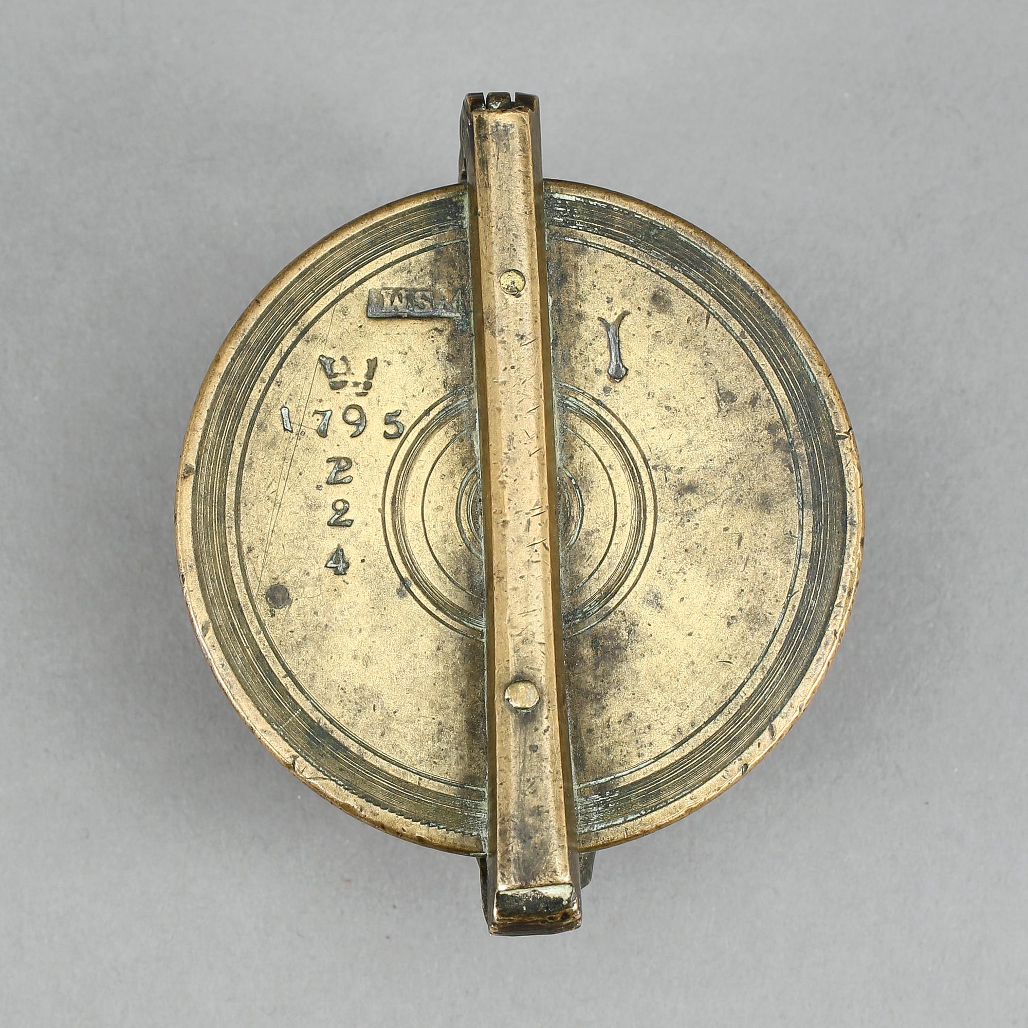 VIKTSATS, mässing, Sverige, med datering 1795.