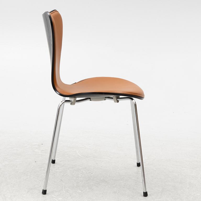 Arne Jacobsen, A 'Sjuan' chair, Fritz Hansen, Denmark, contemporary production.