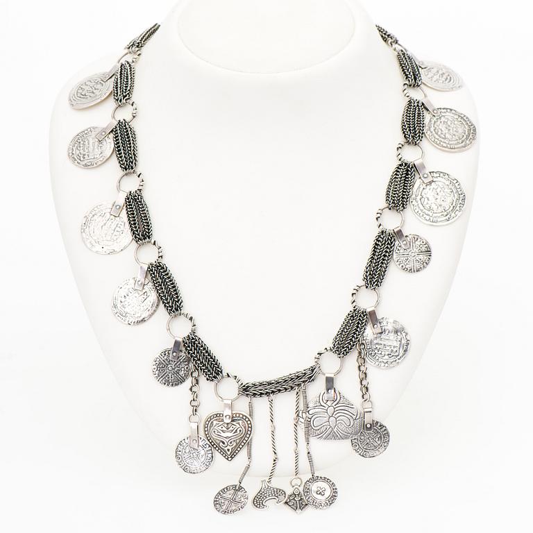 JUHLAKÄÄTY, Kalevala Koru 150-vuotta juhlakoru 1985, hopeaa.