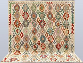 A Kilim carpet, approx. 293 x 254 cm.
