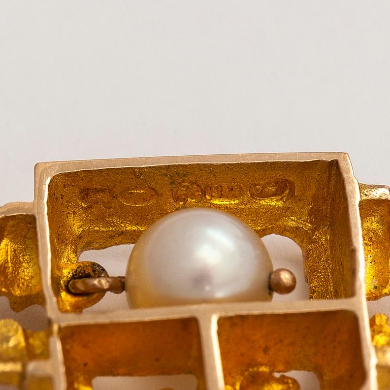 Björn Weckström, necklace, "Magic Pearl", cultured pearl, 14K gold.