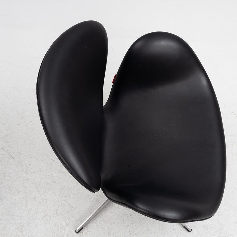 Arne Jacobsen, a pair of "Swan" armchairs, Fritz Hansen, Denmark, 2007.