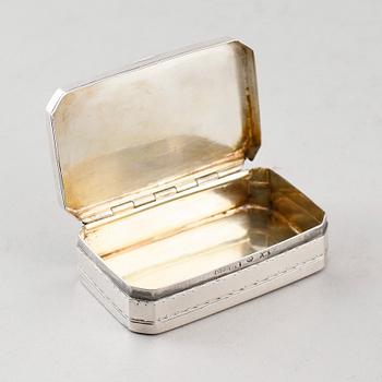 DOSA, silver, Carl Petter Lampa, Stockholm 1828. Vikt ca 58 gram.