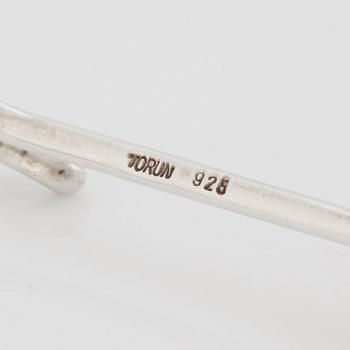 Vivianna Torun Bülow-Hübe, halsring med två hängen, egen verkstad, 
1980-90-tal, sterling.