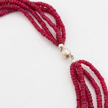 faceted ruby necklace, clasp silver.