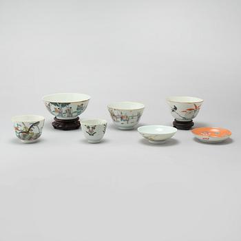 Five pieces of porcelain from China, 20th century.