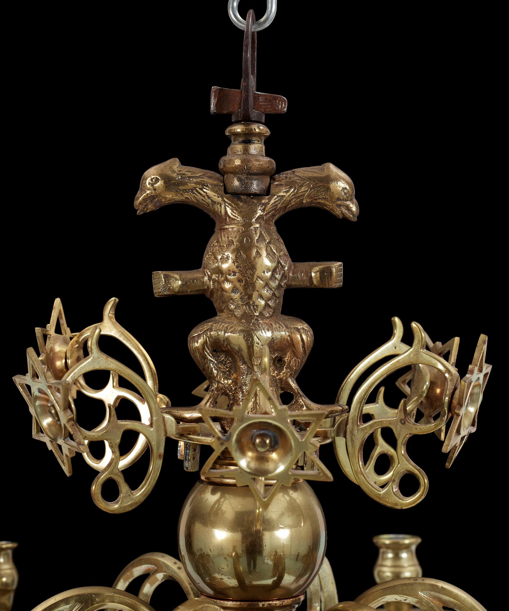 LJUSKRONA, mässing, delvis 1700-tal. Höjd 53 cm.