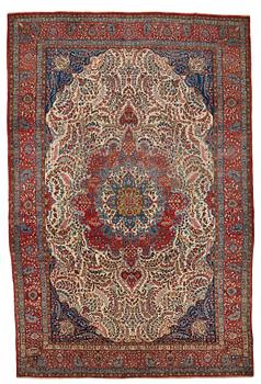 A carpet, a semi-antique Qum, ca 380,5-387,5 x 250,5-259,5 cm.