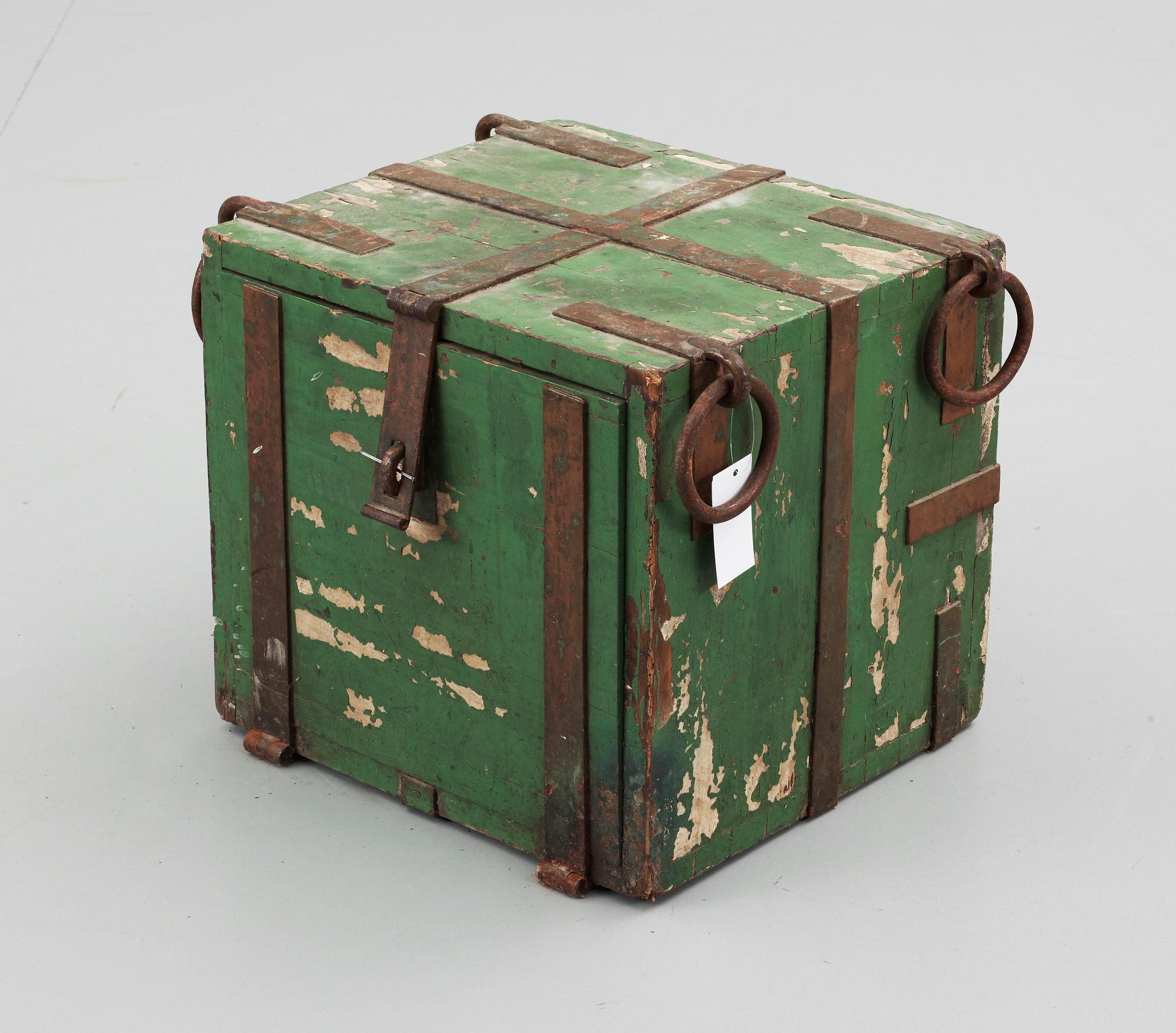 KASSAKISTA, trä och järn, 1800/1900-tal.