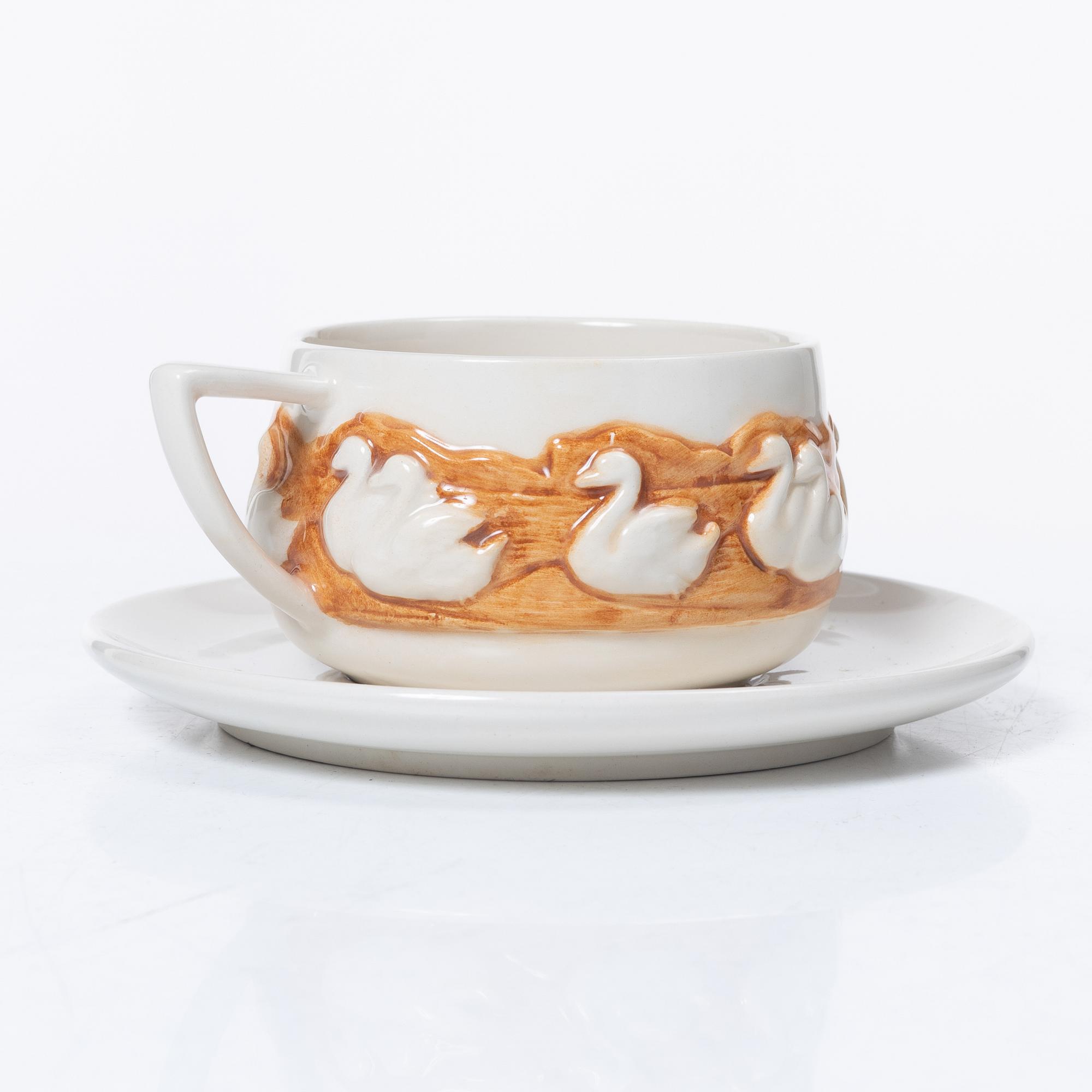 Tea service, 9 pieces, Bordallo Pinheiro Caldas Da Rainha, Portugal, late 20th century.