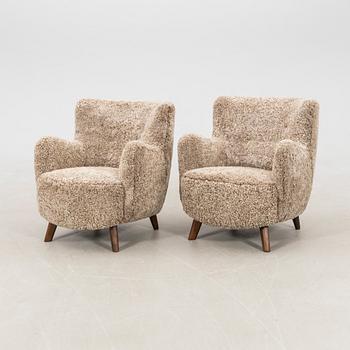 Armchairs, a pair from the mid-20th century.