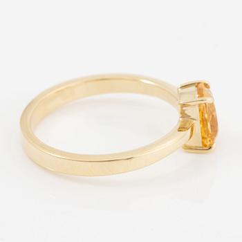 Ring, 18K guld med gul safir.