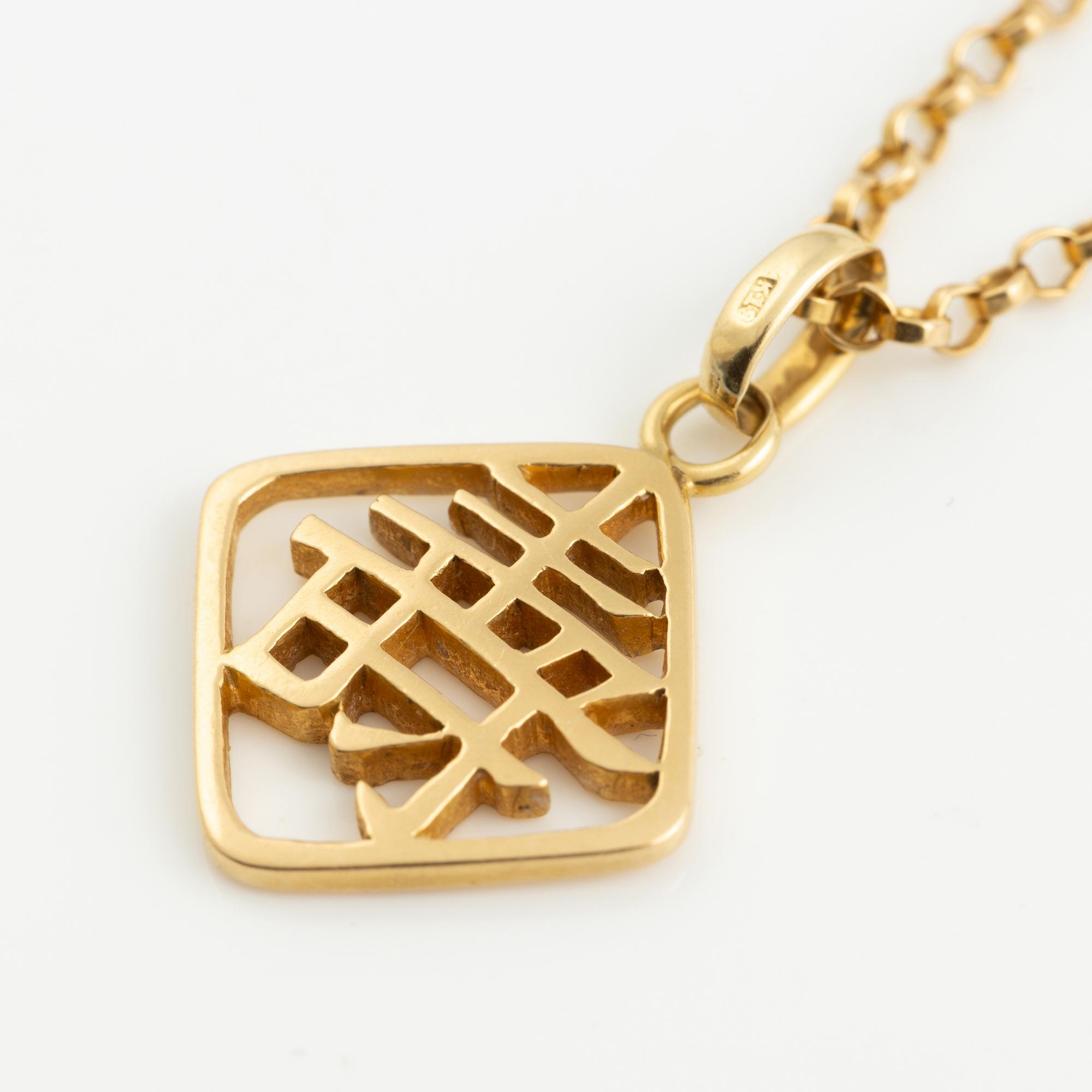 Två halskedjor, ett med hänge och ett armband, 18K guld.