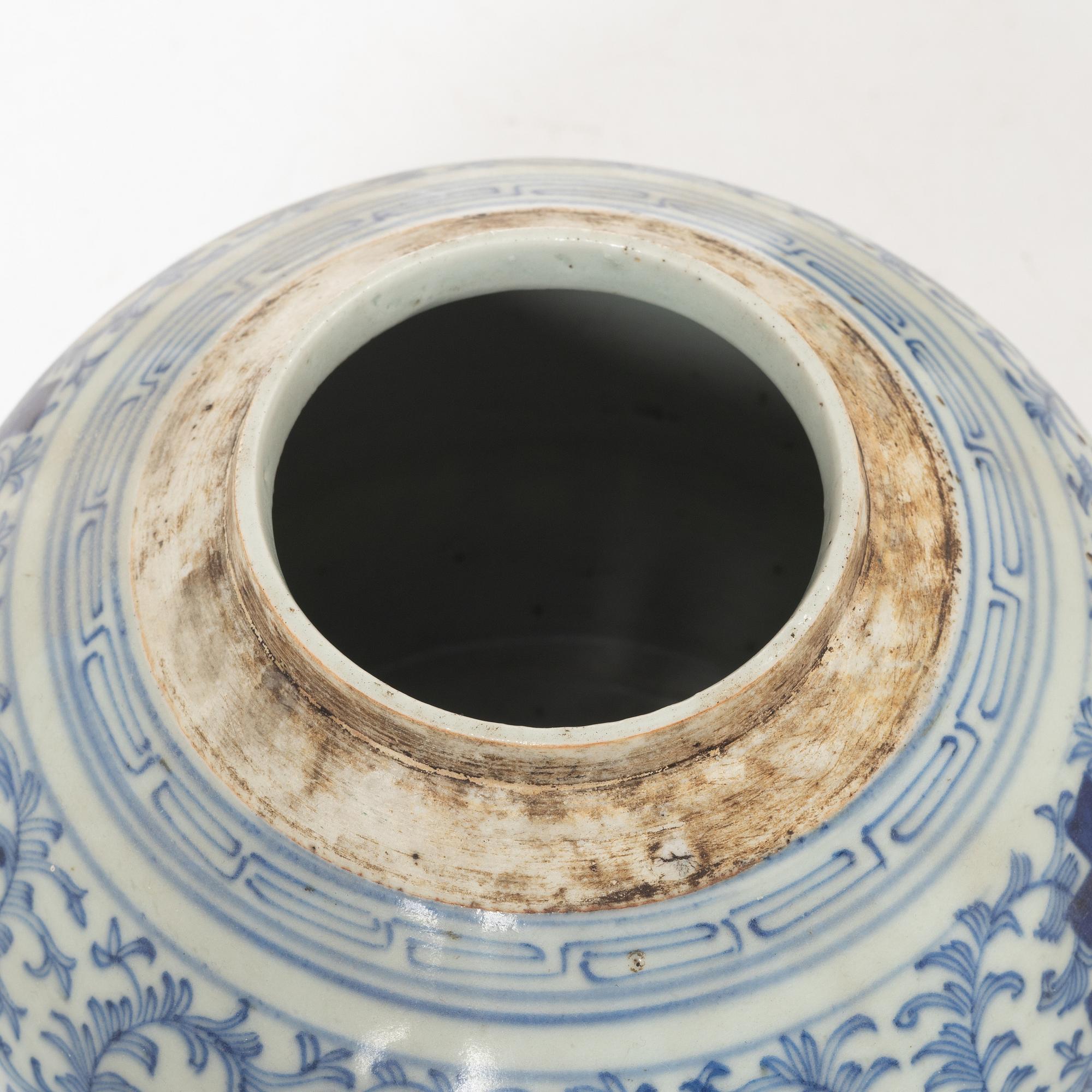 A Chinese blue and white porcelain jar with cover, Qing dynasty, 19th century.