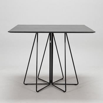 Lella och Massimo Vignelli, bord, "Paperclip", Knoll 1994.