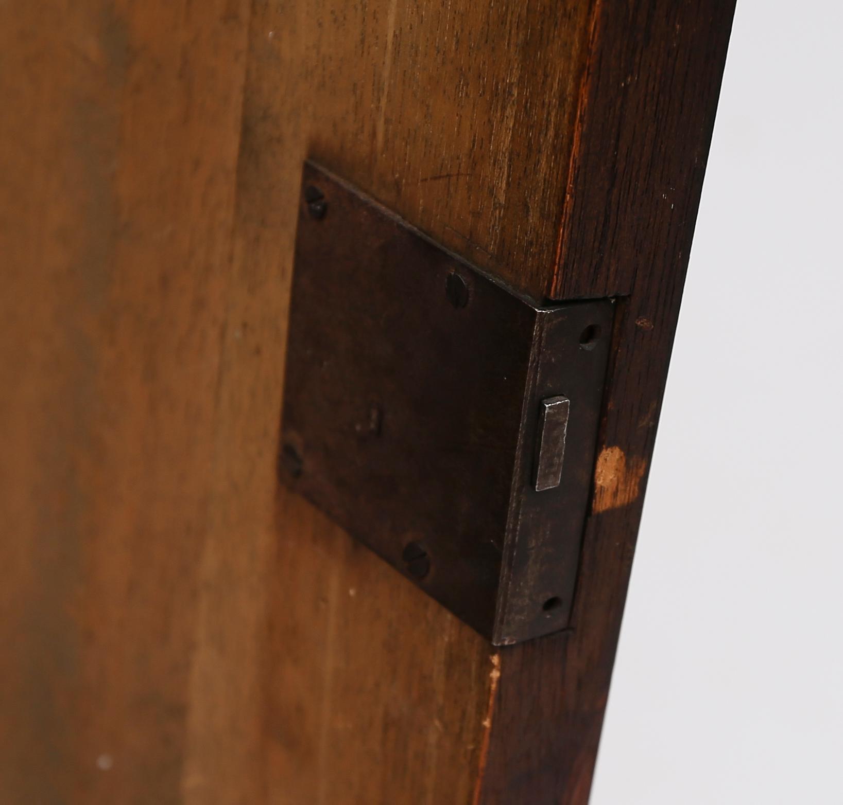 HÖRNSKÅP, 1800-talets mitt.