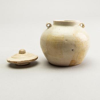 Kruka med lock samt skål, keramik. Troligen Songdynstin (960-1279).
