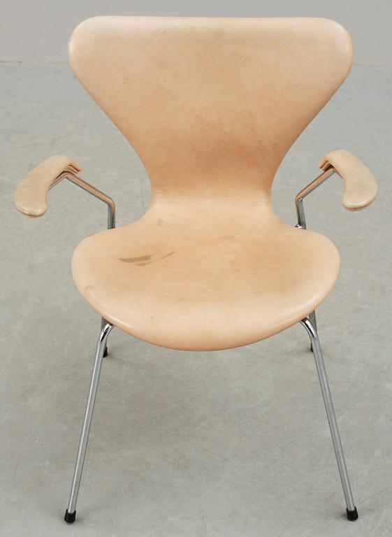 KARMSTOL, "Sjuan", Arne Jacobsen, Fritz Hansen, märkt undertill, troligen slutet av 1970-talet.