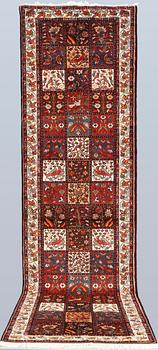 A Bakhtiari runner, approx. 400 x 115 cm.