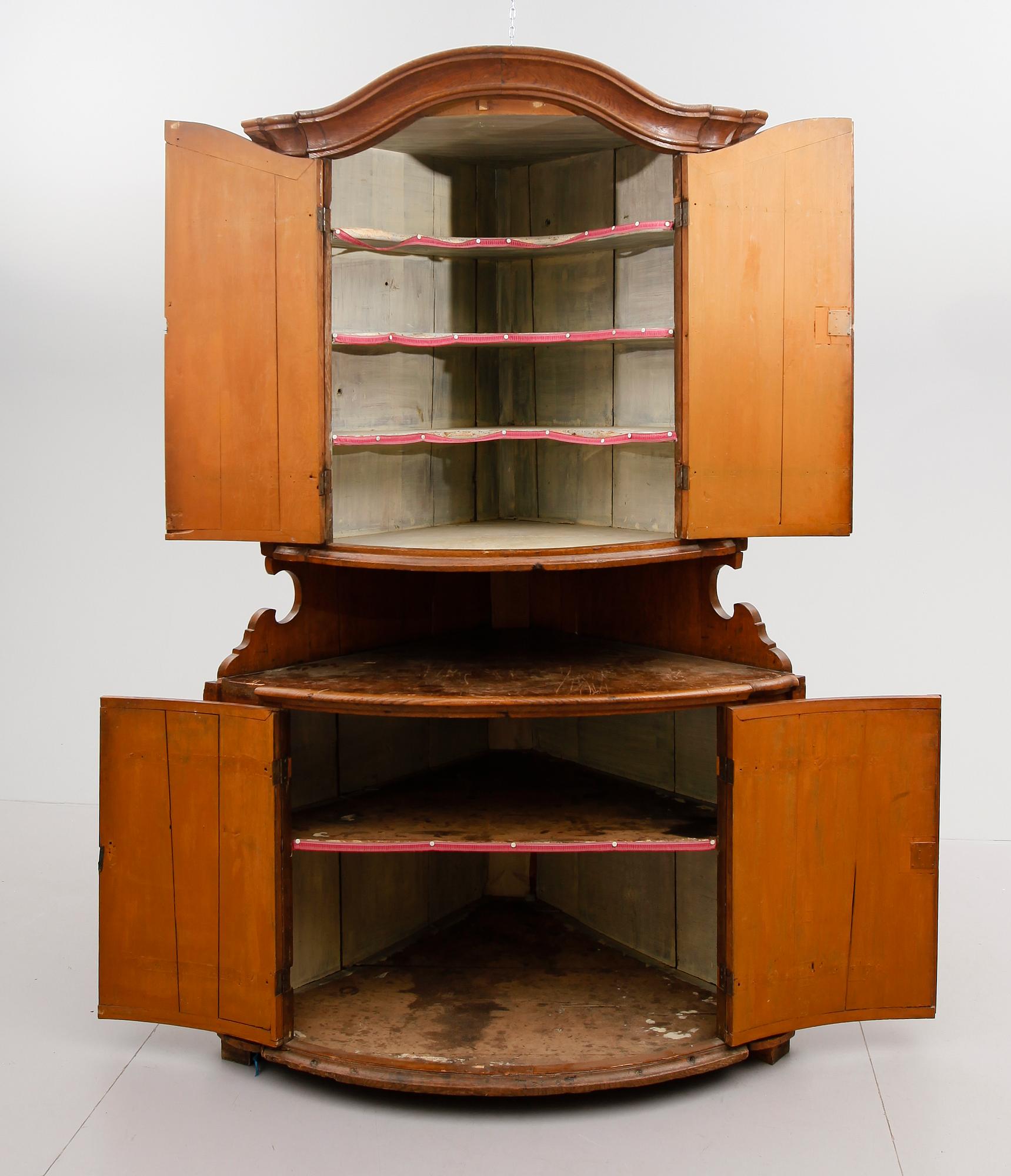 HÖRNSKÅP, rokoko, 1700-tal.