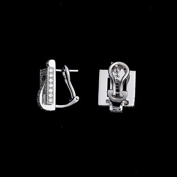 A PAIR OF EARRINGS, brilliant cut diamonds, 18K white gold.