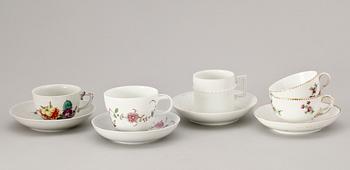 KOPPAR MED FAT, 5 st, porslin, bl a Paris och Meissen, 1700-1800-tal.