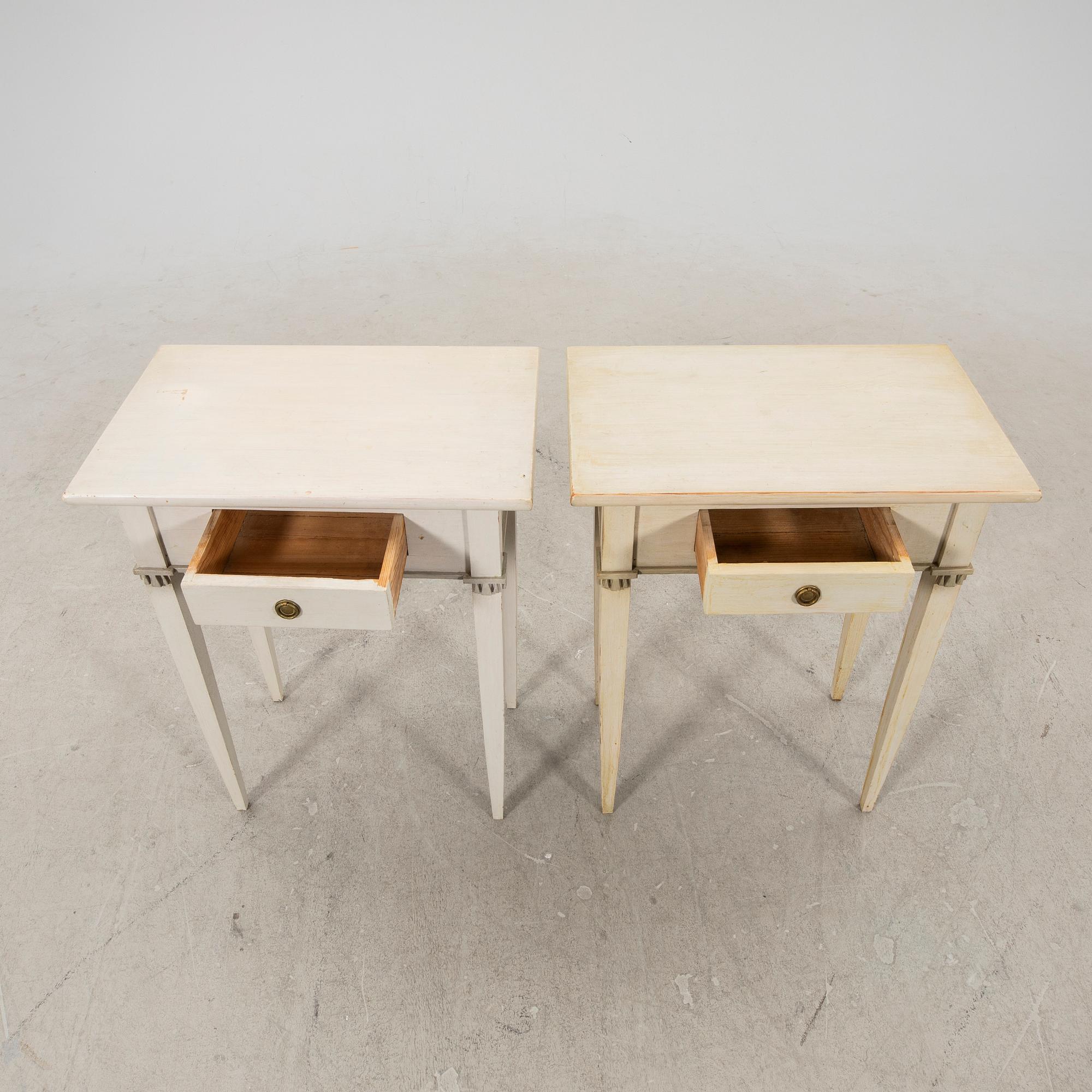 Sängbord/sidobord ett par Gustaviansk stil omkring 1900.