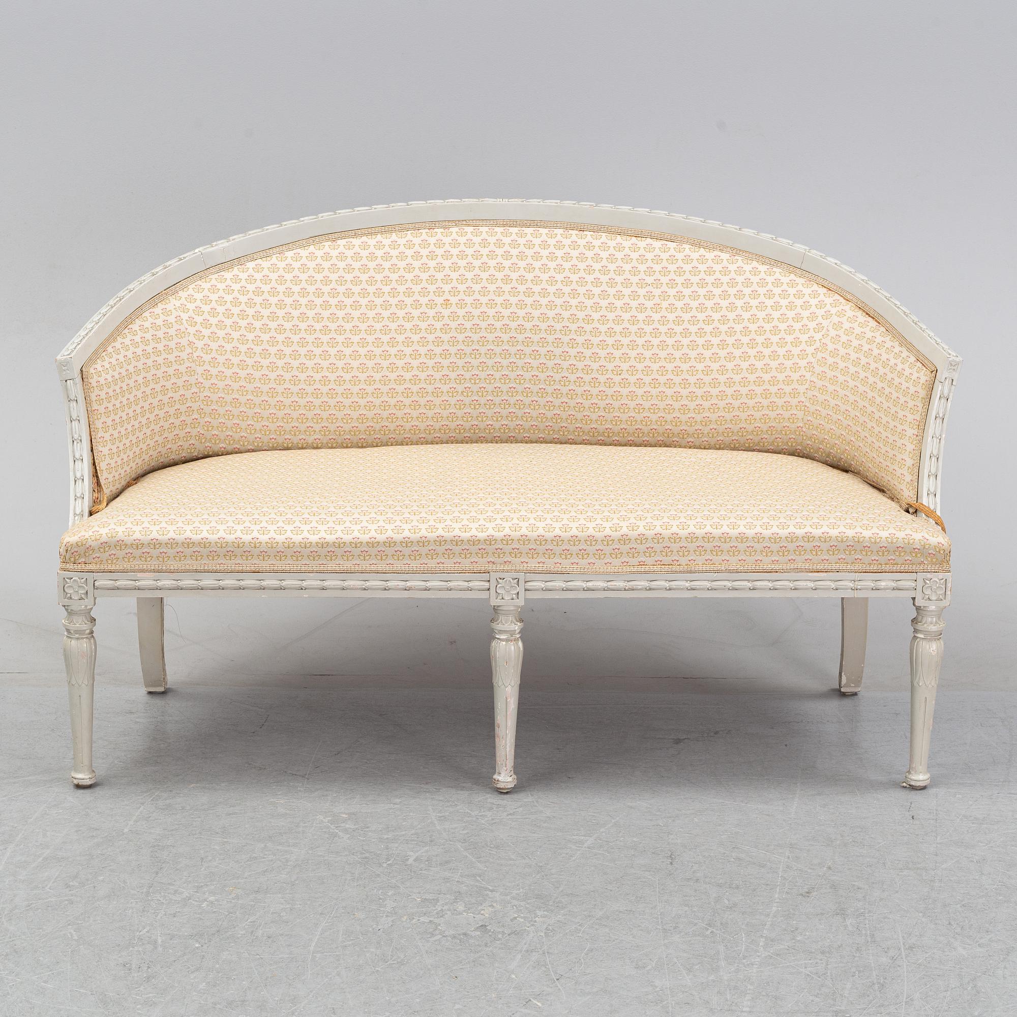 Salongsmöbel, två fåtöljer samt soffa, gustaviansk stil, 1900-talets början.