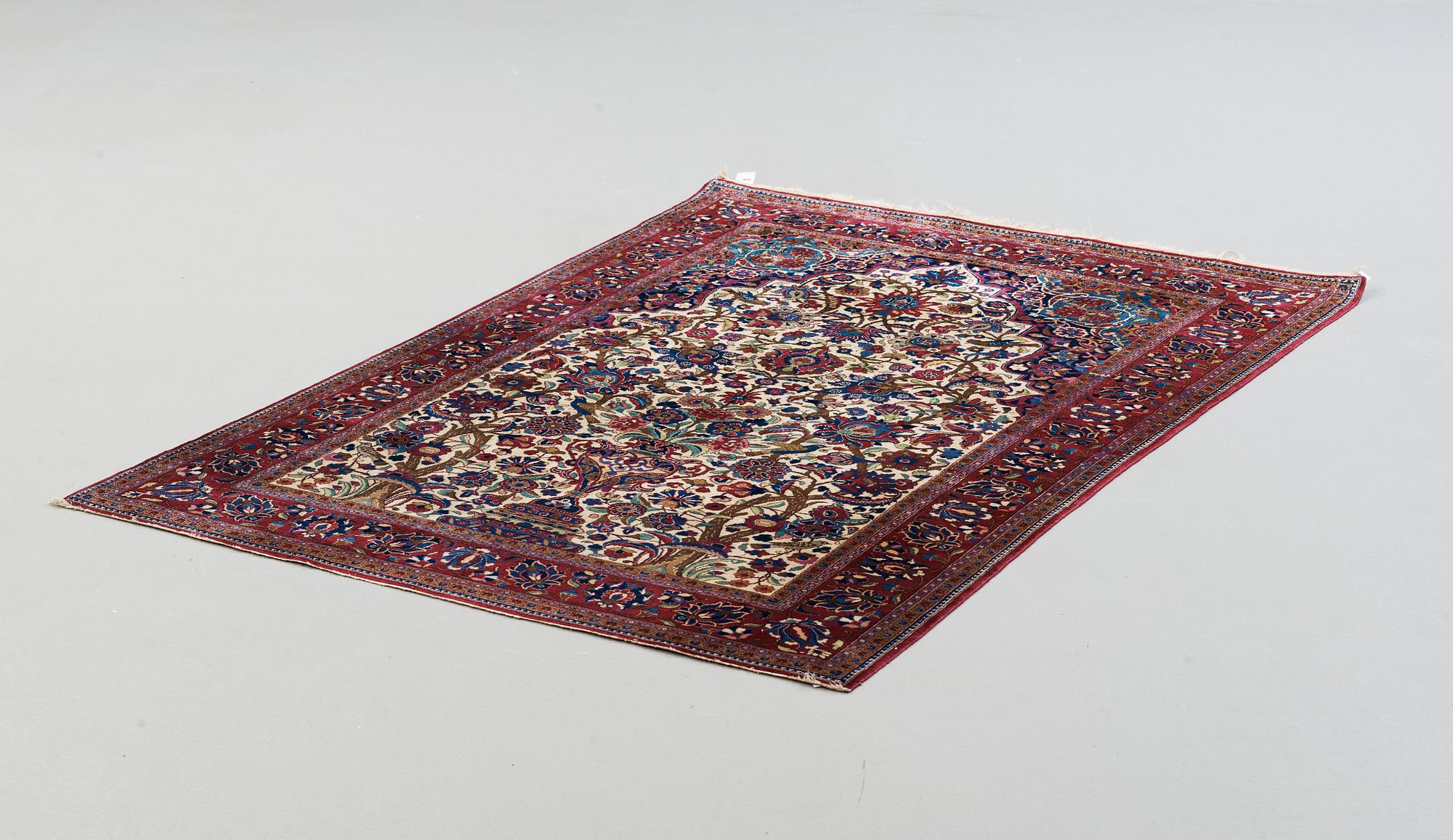 SEMI-ANTIQUE SILK KASHAN. 202 x 138,5 cm.