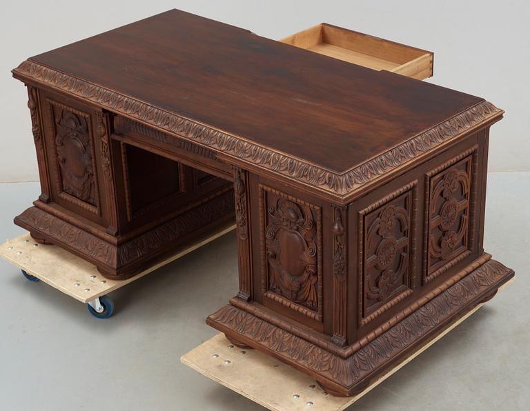 SKRIVBORD, renässansstil, 1900-talets början.