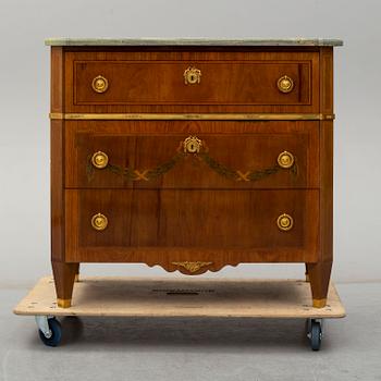 CHEST OF DRAWERS, gustavian style, first half of the 20th century.