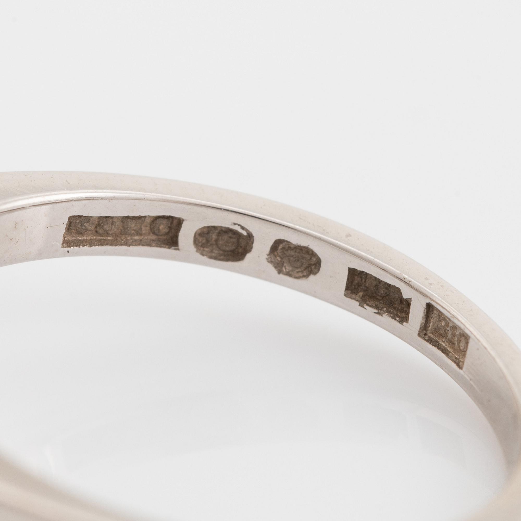 Brilliant cut diamond carmosé ring.