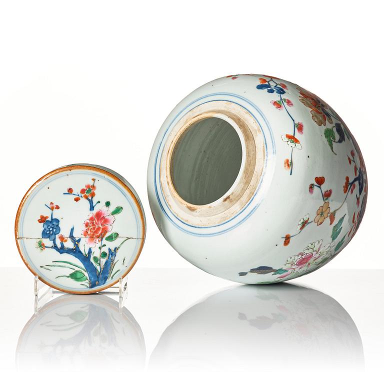 A famille rose jar with cover, Qing dynasty, 18th Century.