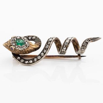 Brosch i form av en orm 18K guld och silver med en fasettslipad smaragd och rosenslipade diamanter, viktoriansk.