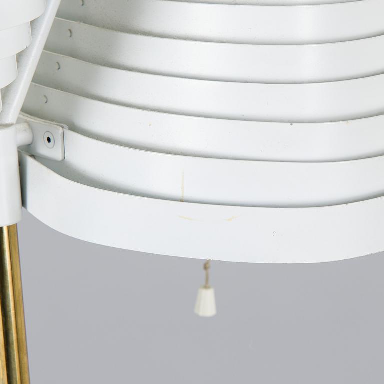 Alvar Aalto, An 'A 810' floor lamp, Valaisinpaja, 1980s.