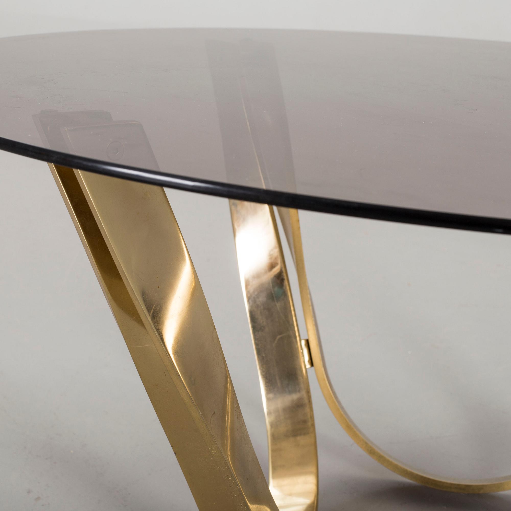 A GLASS TOP COFFEE TABLE BY ROGER SPRUNGER FOR DUNBAR USA.