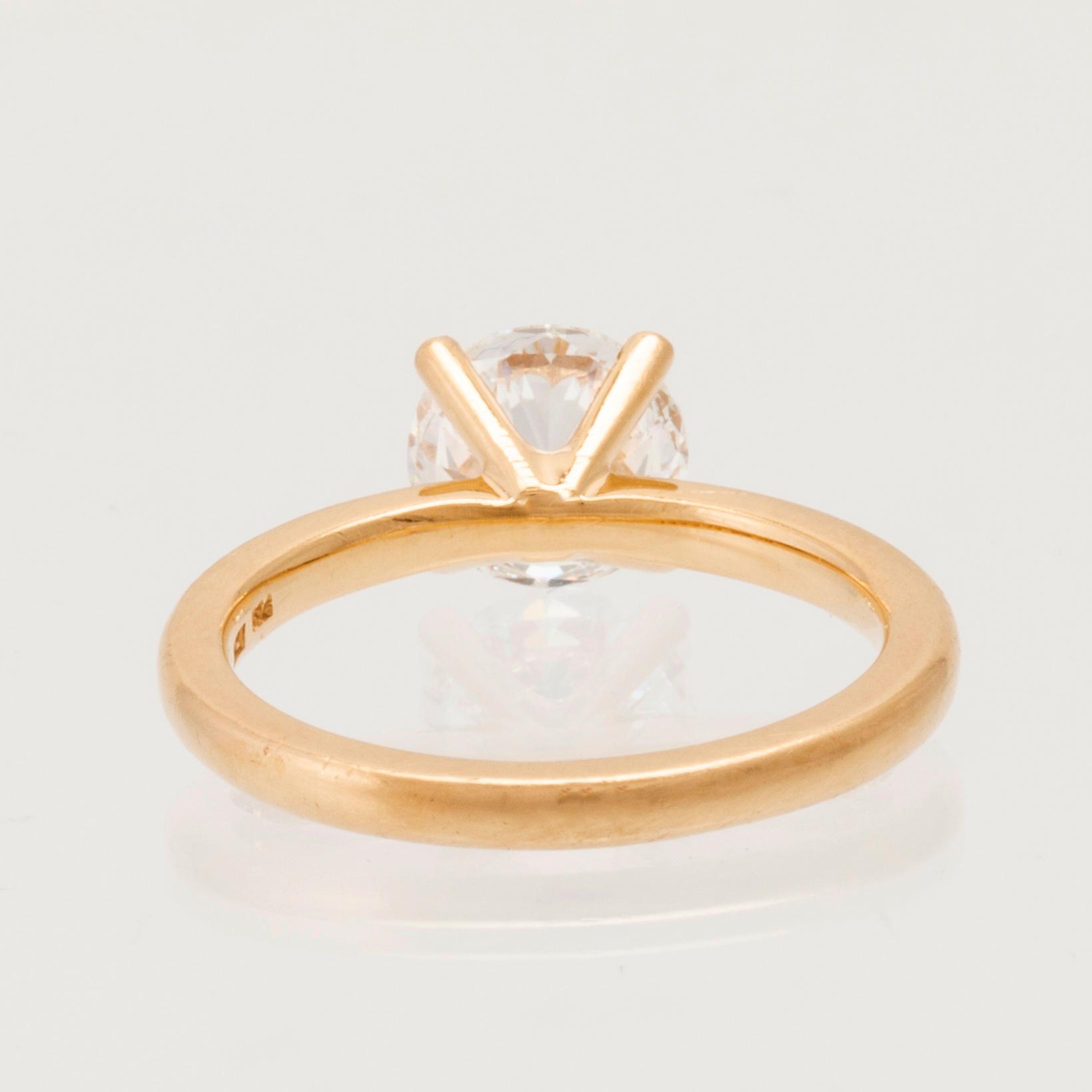 Ring 18K guld med runda briljantslipade diamanter, GIA report.