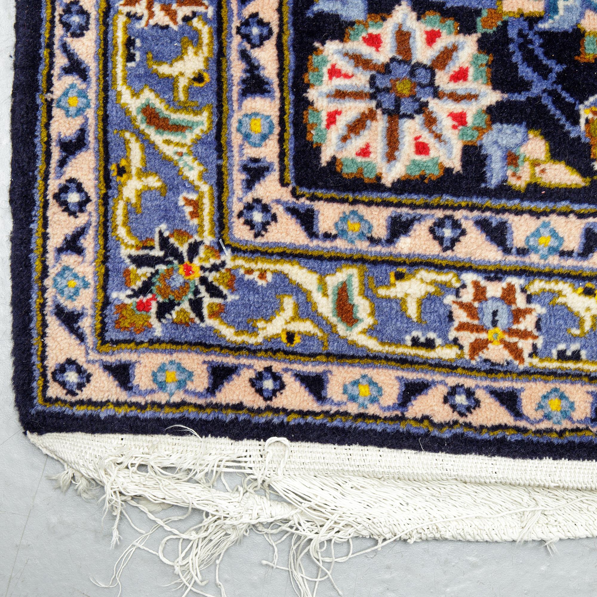 A carpet, Kashan ca 415 x 300 cm.