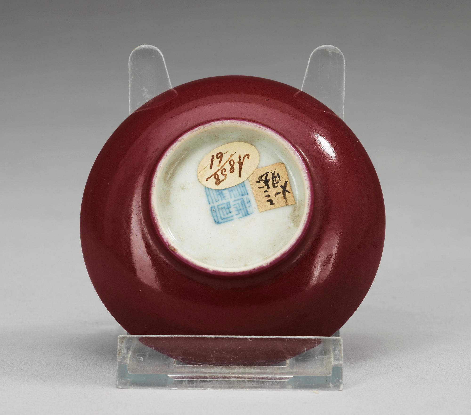 MINIATYRFAT, porslin. Sen Qing dynasti.
