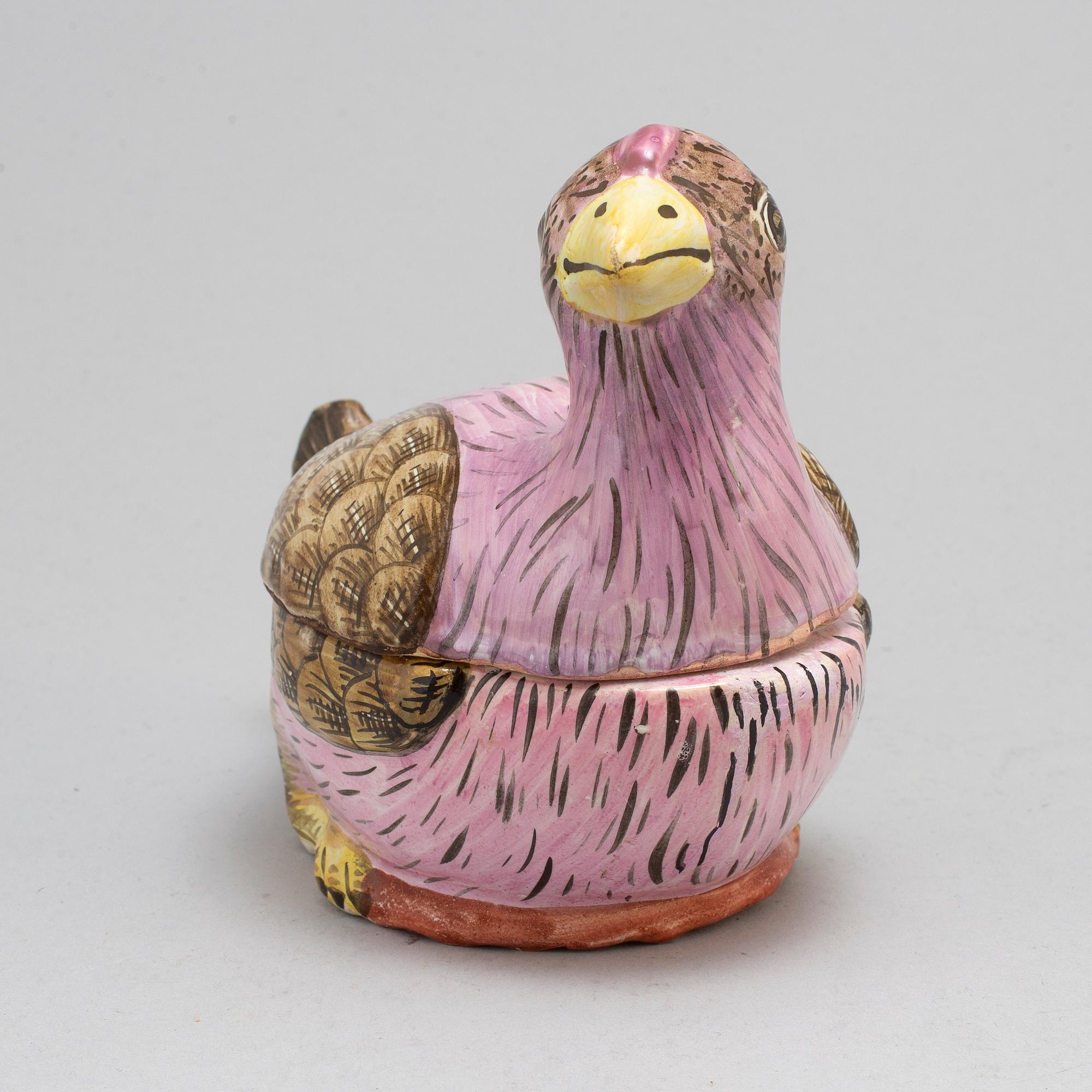 A faiance butter tureen with cover, 18th/19th century.