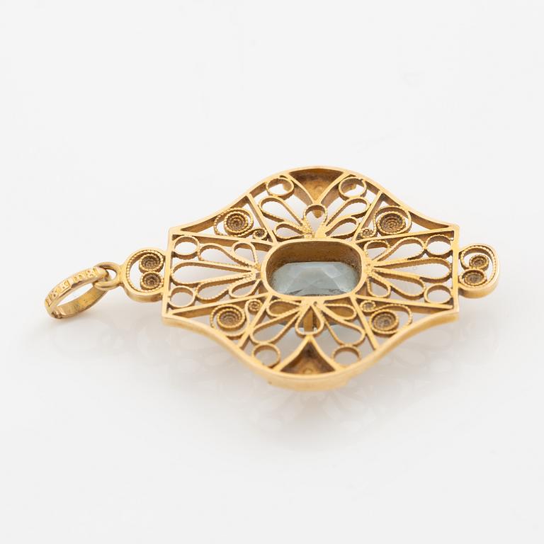 Hänge, 18K guld filigran med ljusblå syntetisk spinell.