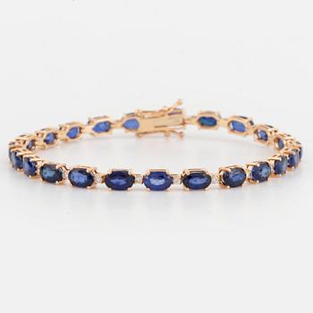 ARMBAND, med safirer och briljantslipade diamanter.