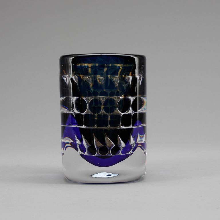 VAS, glas Ariel Ingeborg Lundin Orrefors 1971.