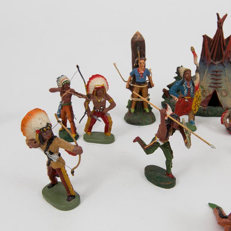 A lot of 35 Elastolin and Leyla figures, Germany, 1930/40s.