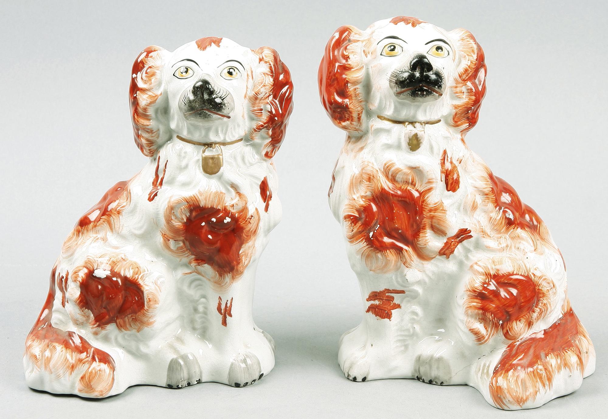 FIGURINER, ett par. Flintgods. Staffordshire-stil. 1800/1900-tal.