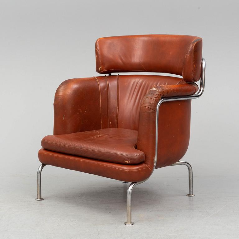 TOMMY SUNDBERG, a 'Sheraton' leather covered easy chair.