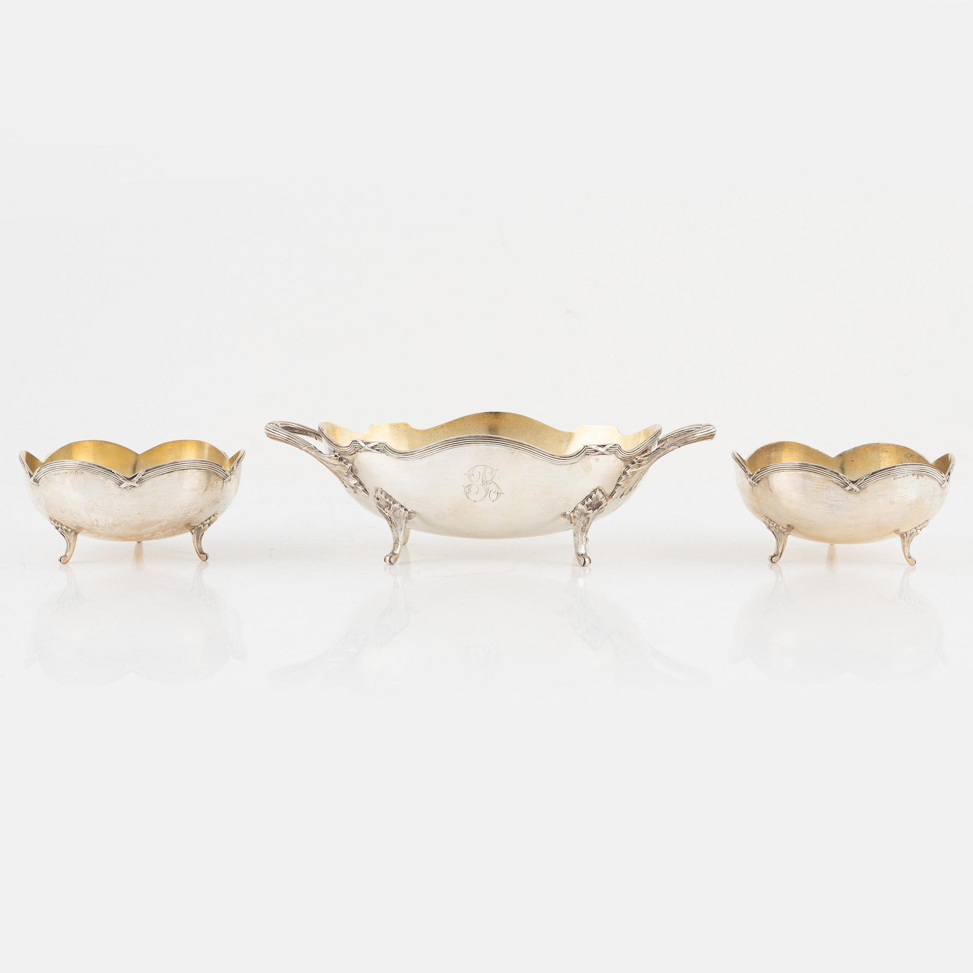 C.G.Hallberg, skålar, 3 st, silver, Stockholm 1906. Rokokostil.