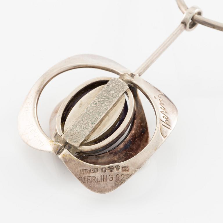 Jewellery set, silver with cabochon-cut amethysts, by Theresia Hvorslev, three pieces.